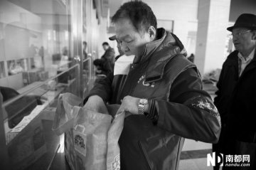 非典余生：方渤这10年 同时患有16种病