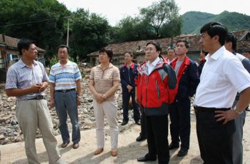 吉林省卫生厅厅长隋殿军赴白山市查看灾情并对下一步工作提出五项要求