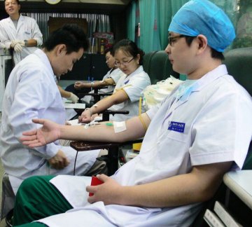 邯郸人民医院积极参加献血活动