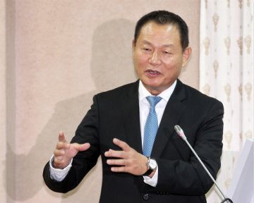 台当局吁候选人穿防弹衣