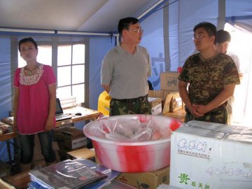 卫生部相关司局领导慰问中心青川工作队