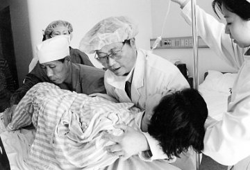 发动每一个员工去救死扶伤