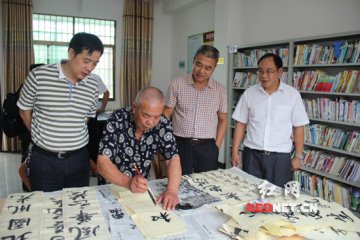 最美民政人：主题宣传 红网：邱许爱：用“手术刀”解决基层难题