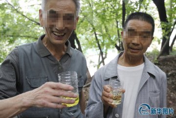 重庆老人为健身喝尿24年 查出肾功能衰竭