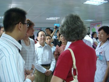陕西省卫生厅刘少明厅长陪同卫生部和WHO督导组在西安市麻疹疫苗强化免疫活动接种现场督导检查