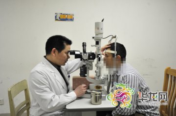做完近视手术忽视复查 24岁重庆小伙右眼失明