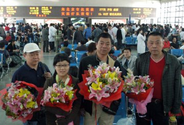 抗震救灾 众志成城--阜外心血管病医院第一批支援四川汶川灾区医疗队出发