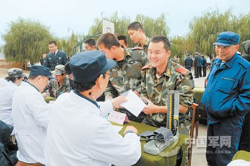 “和平方舟”医院船首次登岛巡诊见闻
