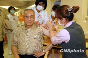 台“行政院长”吴敦义称注射甲流疫苗很紧张