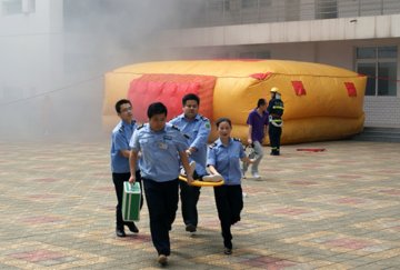 马鞍山应急防灾综合演习卫生急救展实战能力