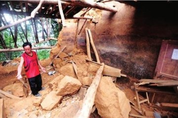 云南彝良山区贫困落后 儿童从未见过方便面