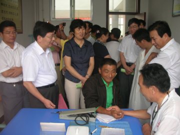 江苏省卫生厅吴坤平副厅长一行调研考察山东省中医药工作