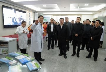 卫生部领导春节前夕慰问一线医务人员