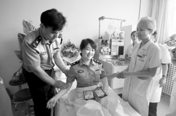 女军人捐骨髓跨国救人