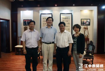太湖文化论坛执行主席严昭柱来江西中医学院考察会议承办公作