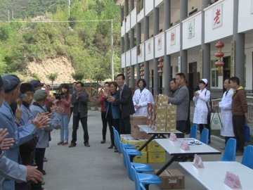 市康复医院到留坝县中心敬老院开展义诊慰问活动