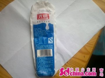 光明酸奶保质期内变质：两岁孩子嫌又麻又辣