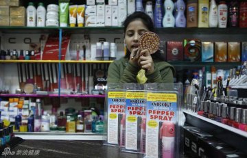 11.商店出售的胡椒喷雾，买家都是女孩
