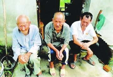 贫寒父子19年养育窑洞弃婴 将其送进大学