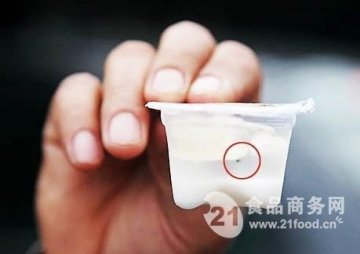 “水晶之恋”密封果冻现小虫 食品安全“虫子”来当家