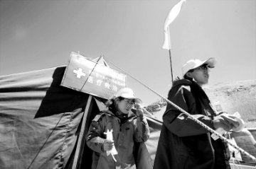 为了火炬点亮珠峰—— ’2008奥运火炬登顶珠峰医疗保障记