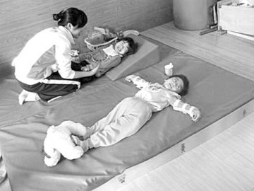脑瘫患儿和妈妈别再哭