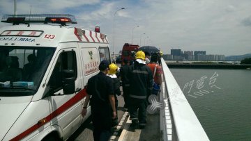 长期服用精神药物3男女跳桥 1男子死亡
