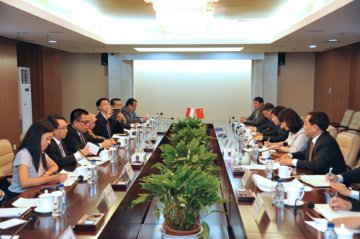 吴浈会见印度尼西亚食品药品监督管理局主席斯帕林格