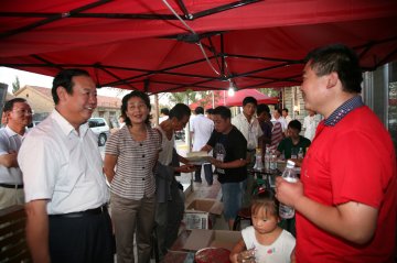 内蒙古卫生厅杨成旺厅长视察赤峰市卫生工作
