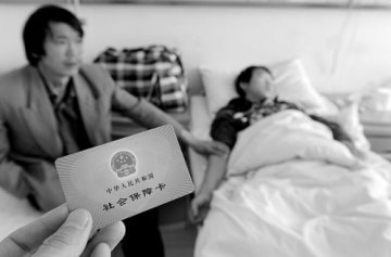 19岁男孩查出肾衰竭晚期 住院才知医保卡没开通