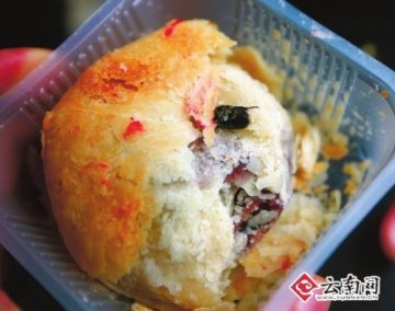 鲜花月饼吃出虫子 饼屋给出三倍赔偿