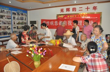 市军干所联合白鹿洞社区服务站开展医疗义诊活动