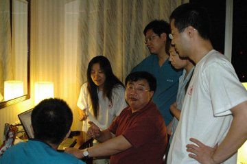 北医三院医疗队员在灾区