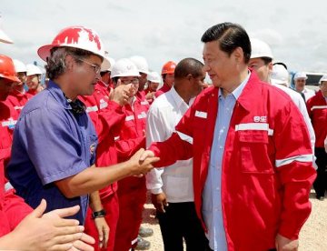 习近平参观考察古巴医疗卫生和中古经济合作项目