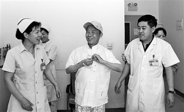 沈阳军区总医院救治评书艺术家田连元侧记