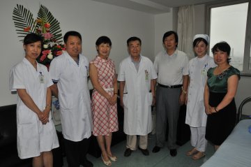 省卫生厅领导走访慰问辽宁省人民医院老专家