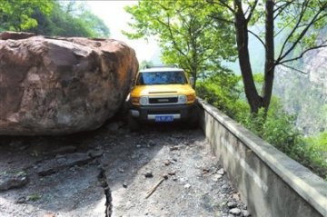四川消防总队：震后24小时宝兴三镇仍无联系