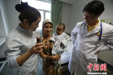 新疆“春苗工程”三年逾4000先心病患儿重获健康