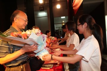 我校隆重举行2010年度唐仲英德育奖学金颁奖典礼暨爱心社成立十周年庆典