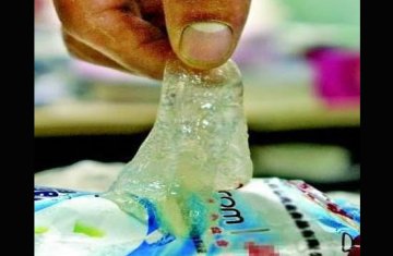 廉价雪糕添加剂非法 融化后变胶状物