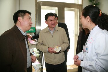 卫生事业要更加惠及民生