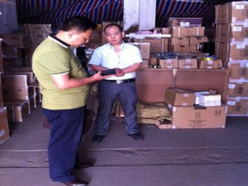 金陵东路社区进行食品药品安全检查