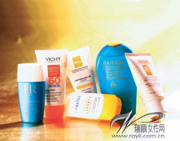 6大防晒品 看看谁最清爽