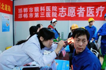 为农民工兄弟送医送药送健康