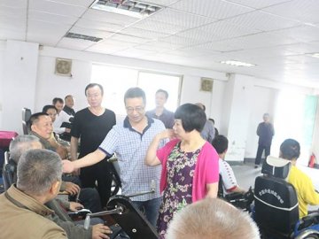 省民政厅陈慈英副厅长到省荣军医院慰问伤残军人