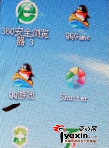 市民称电脑液晶屏中出现活体蠕虫