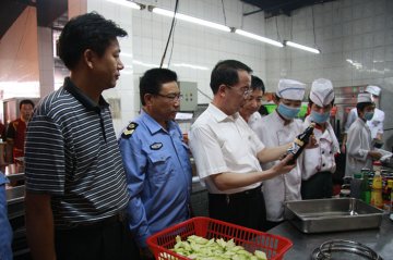 “藏乡江南”呈新姿--舟曲灾后重建食品药品监管工作见闻