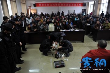 “菜油发黑 有一股臭味” 贵阳白云精英幼儿园用地沟油？