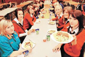 英国学校食堂禁止咖啡放糖惹学生争议