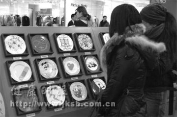 爱心彩碟展捐助灾区儿童